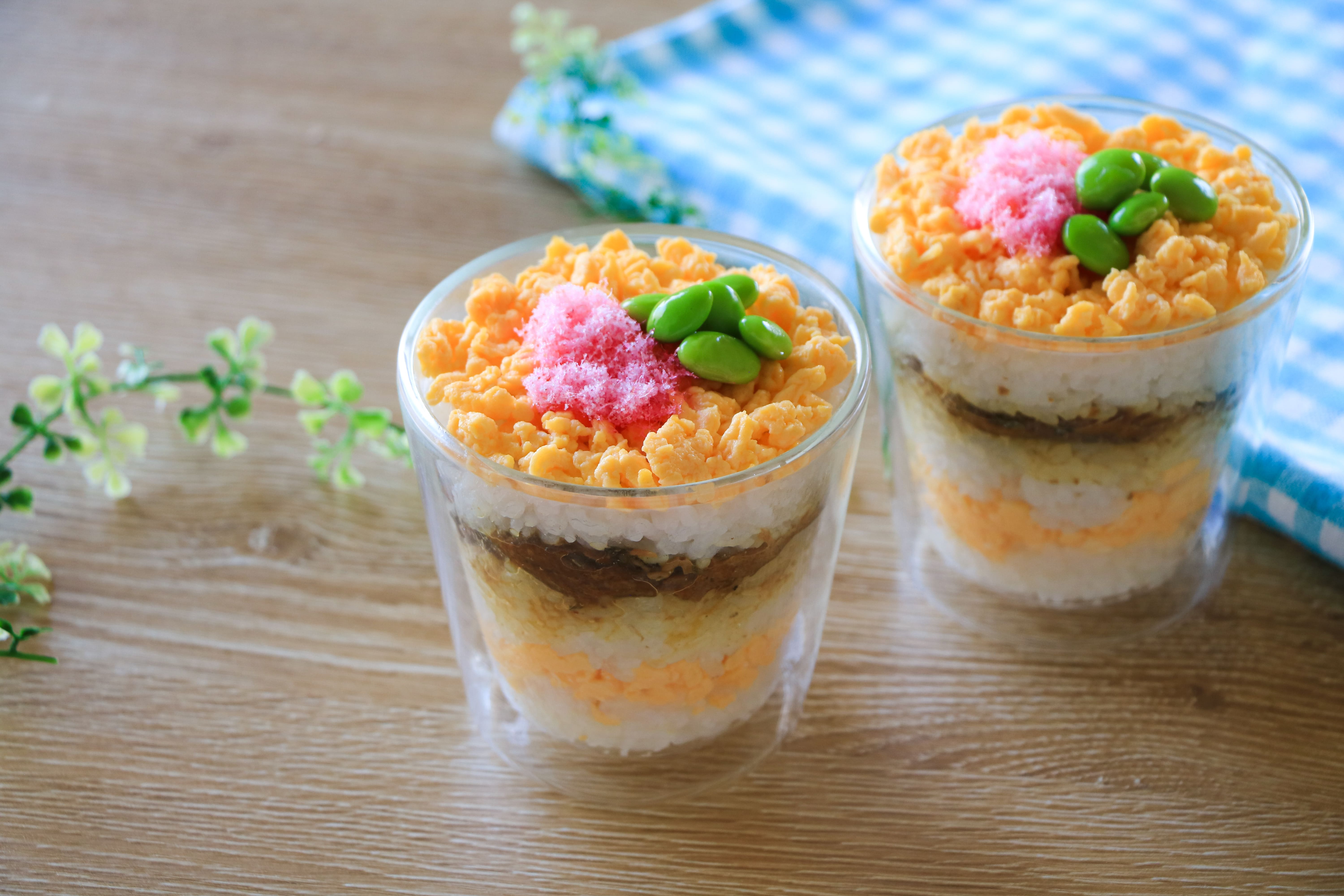 蒲焼缶詰で作るカップちらし寿司